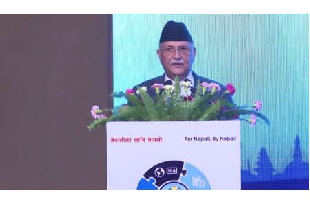 प्रचण्डलाई प्रधानमन्त्री ओलीको जवाफः ‘हतियार नचलाए पनि विसाउने तरिका सिकाउछौं’
