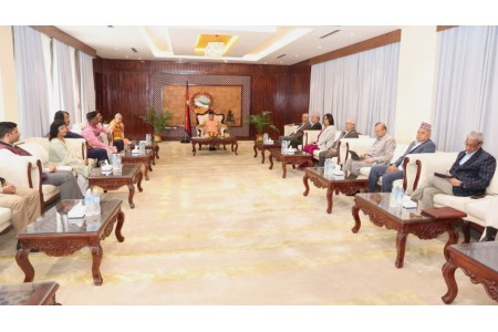 सत्तारुढ दलको बैठकः राष्ट्रिय मुद्धामा एक ढिक्का भएर प्रस्तुत हुने निष्कर्ष
