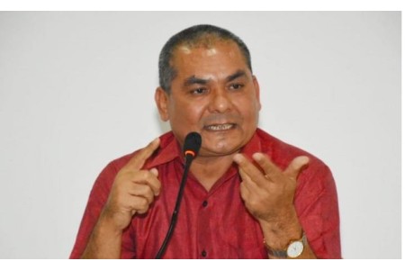अध्यक्ष ओलीमाथि यसरी खनिए दुर्गा प्रसाईं
