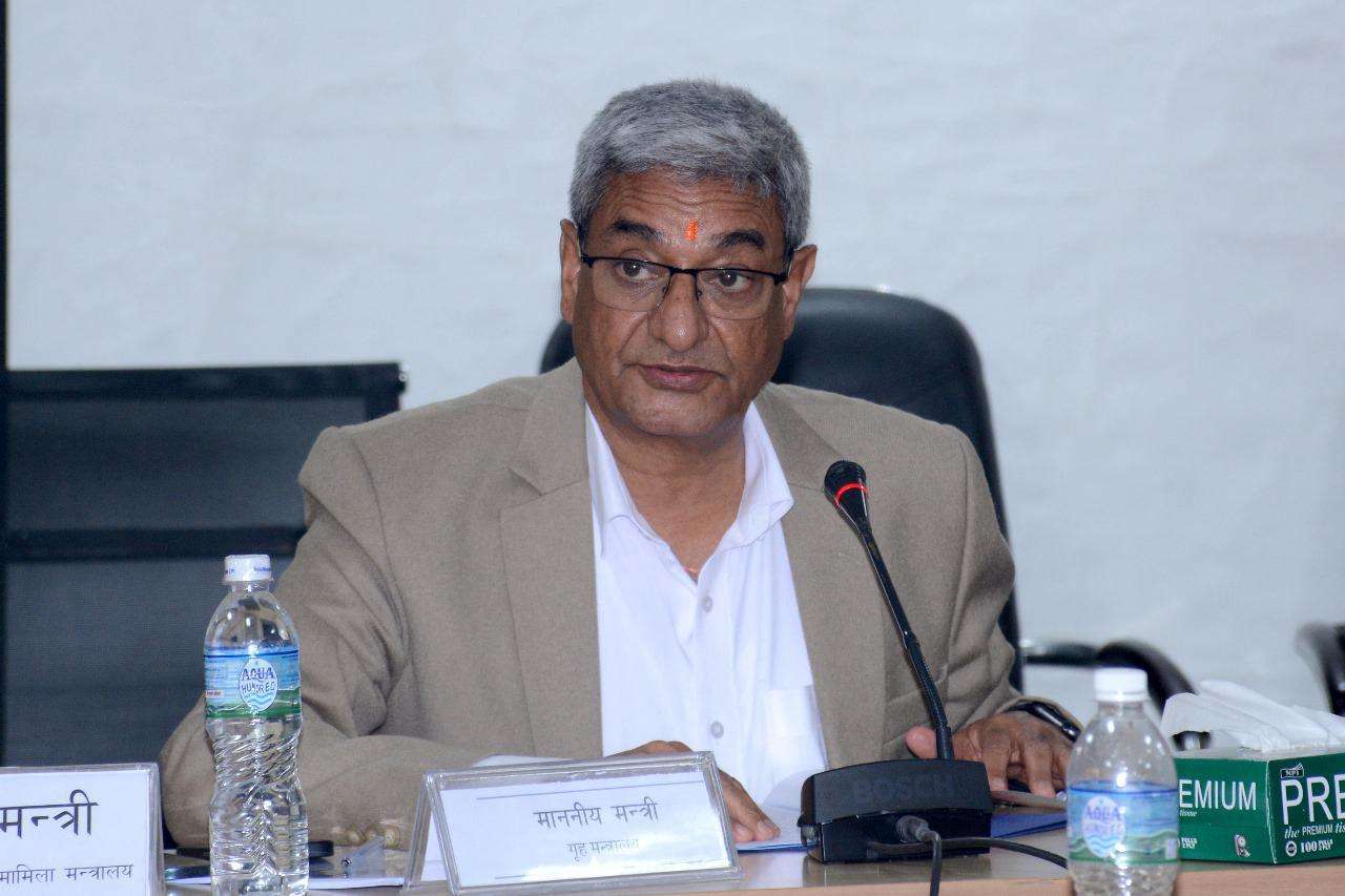 तीनकुने तोडफोड र आगजानी घटनामा संलग्नहरु धमाधम पक्राउ पर्दैछन् : गृहमन्त्री