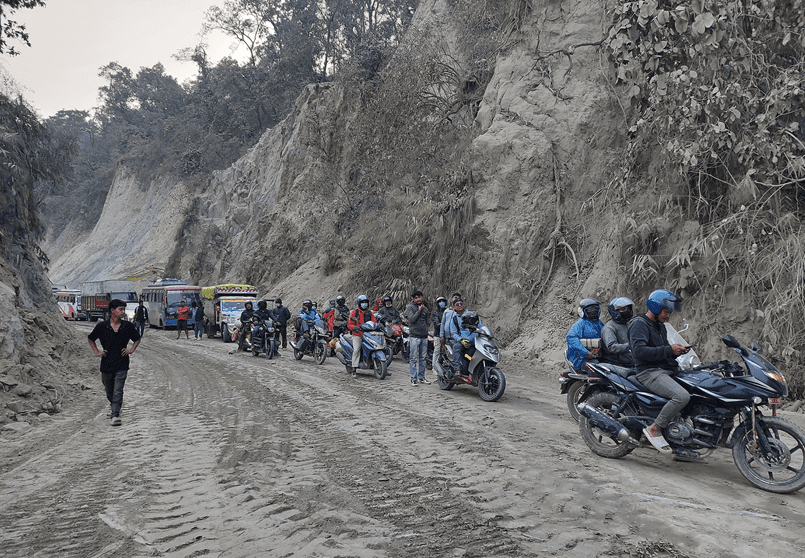दाउन्ने सडकखण्डमा समयमै मर्मत र सुधार कार्य नगर्दा यात्रुहरूलाई कठिनाइ