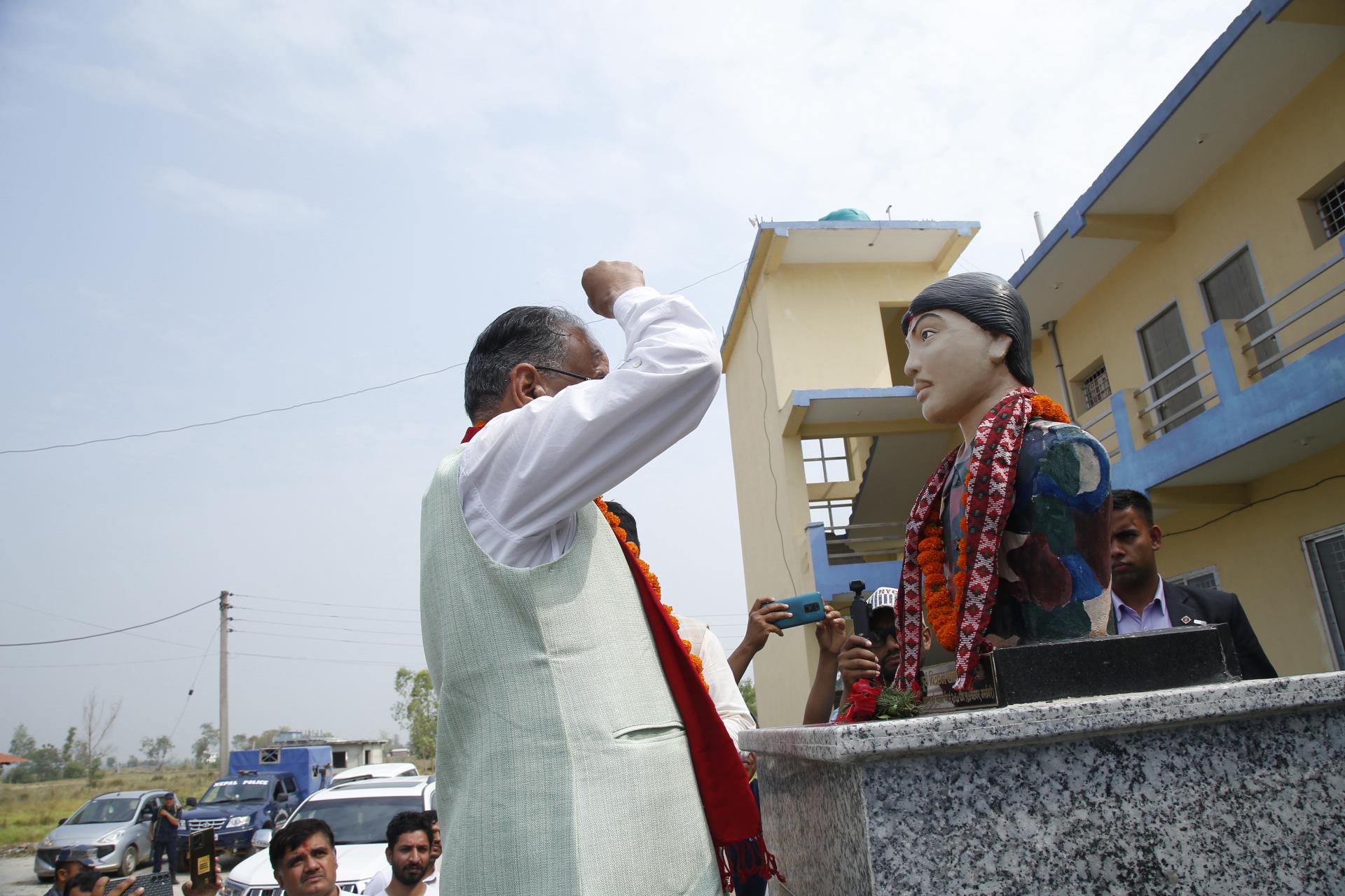 सहिद स्मृति विकास केन्द्रको अवलोकन, पुष्पकमल दाहाल