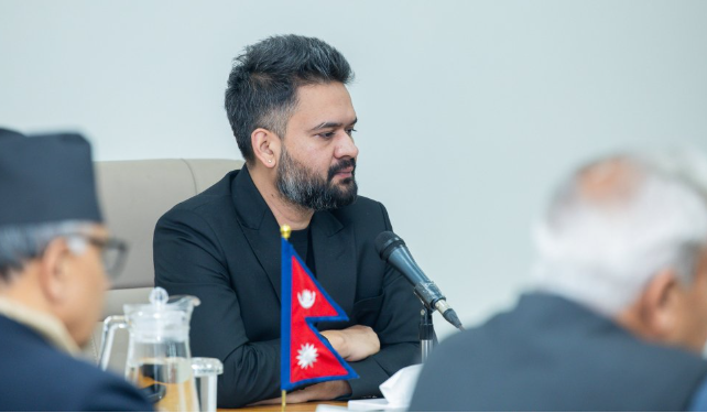 सातै प्रदेशका मुख्यमन्त्रीहरूसँग सामूहिक छलफल गर्दै प्रधानमन्त्री बालेन