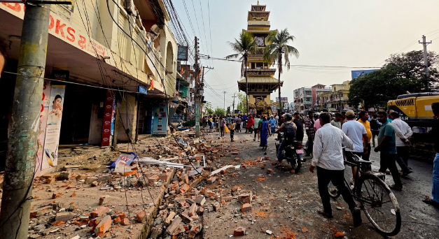 वीरगञ्जको मुख्य सडक विस्तारको काम आज बिहानैदेखि सुरु, भत्काइयो घरटहरा