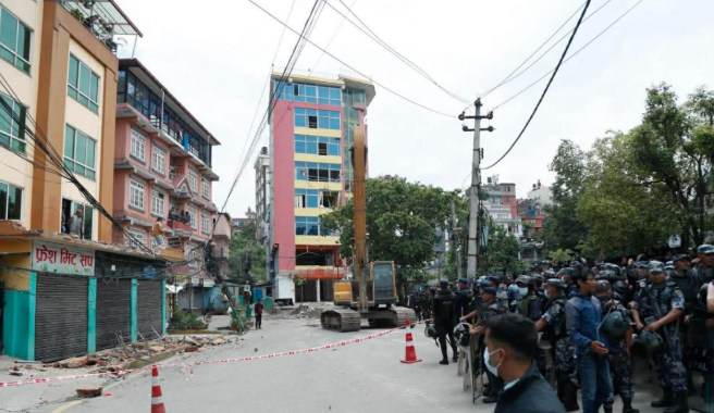 धोबीखोला करिडोरको सात तले घर भत्काउन थालियो
