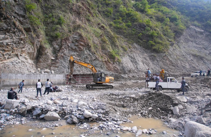 गृहपृष्ठ  बीपी राजमार्गः जानकारी लिएर मात्र यात्रा गर्न आग्रह
