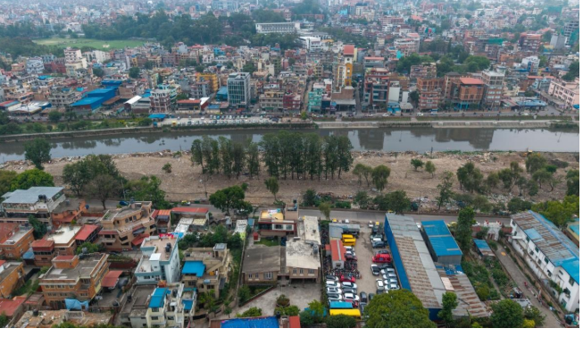 सम्याइएपछि खुला मैदानजस्तो देखियो थापाथलीको बागमती नदी किनार