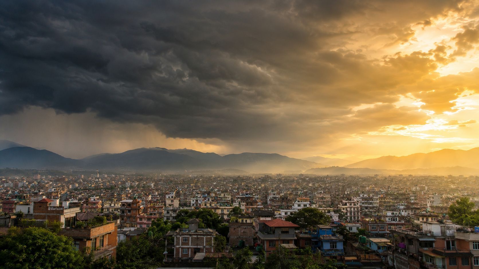 मनसुन आउँदैछ, तर तातो पनि उस्तै!