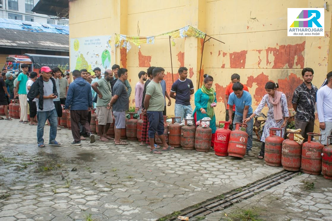 एक्युट ग्यास अभावले काठमाडौँ र प्रमुख सहर आक्रान्त: बजार दाबी र धरातलीय यथार्थ बाझियो