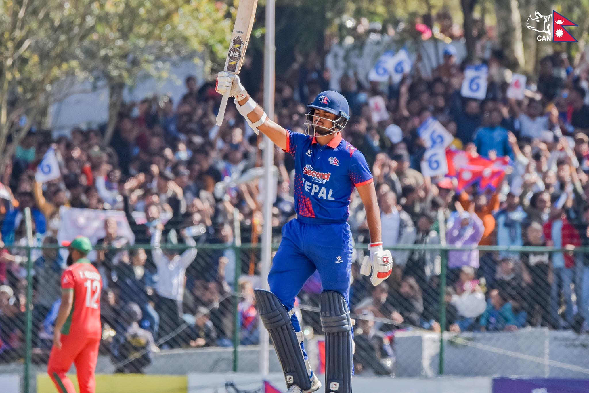 “साउदीलाई ५ विकेटले हराउँदै नेपाल सेमिफाइनलमा, गुलशन झाको विस्फोटक ब्याटिङ!”