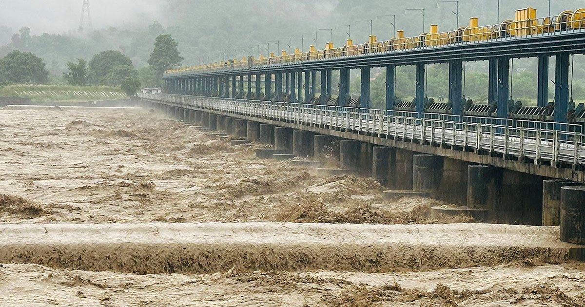 कोसीमा खतरा बढ्यो, ३१ ढोका खुला