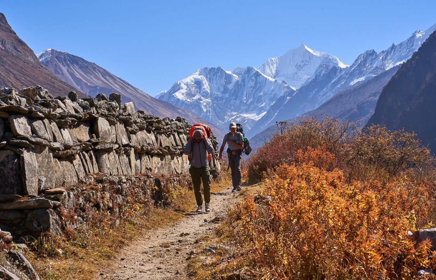 लाङटाङमा पर्यटकको चहलपहल बढ्दै, पर्यटन व्यवसायीमा उत्साह