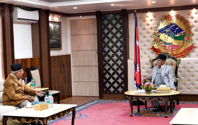 प्रधानमन्त्री दाहाल र एमाले अध्यक्ष ओलीबीच भेटर्वार्ता