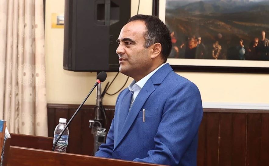 सिंहदरबारमा खादा र मालाको लर्को छोडेर उद्धार तथा राहतमा लागौँ : नेता महर