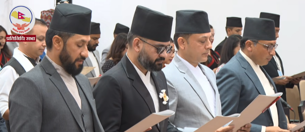 नवनिर्वाचित सांसदहरूले लिए शपथ, सिलाम र साक्मा देखिए बालेन