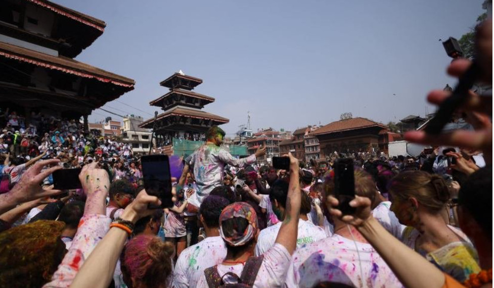 हिमाली एवं पहाडी जिल्लामा हर्षोल्लासका साथ मनाइँदै फागुपूर्णिमा पर्व