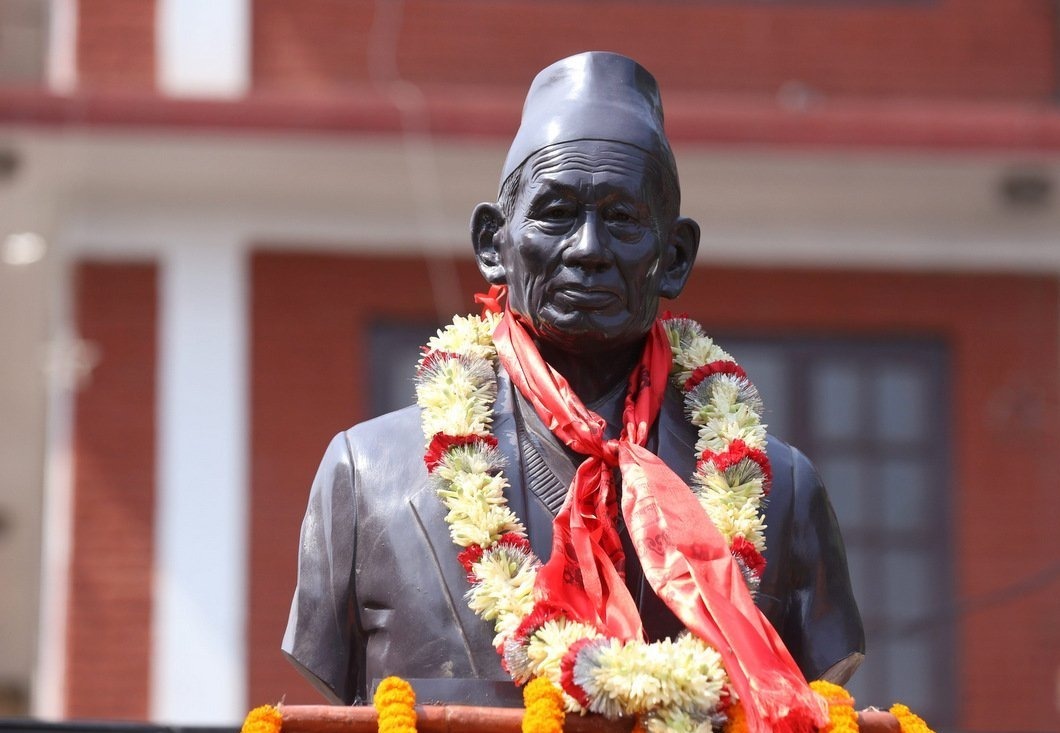 सत्यमोहन जोशीको अर्धकदको शालिक ललितपुरमा अनावरण (तस्बिरहरू)