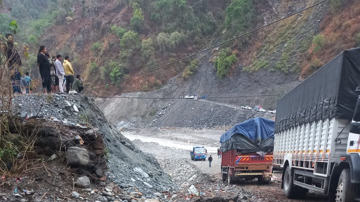 कान्ति लोकपथ अवरुद्ध, यात्रुहरू अलपत्र