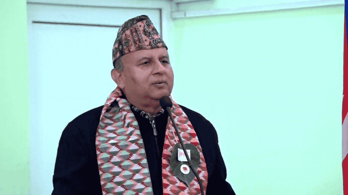 नेकपाका  महासचिव पोखरेलको प्रचण्डलाई प्रश्न: 'तपाईं के बोल्दै हुनुहुन्छ?'