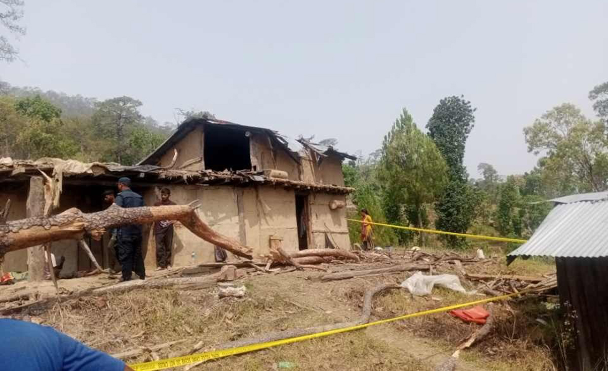 हावाहुरीका कारण घरमाथि रुख ढल्दा बुहारीको मृत्यु, सासु घाइते