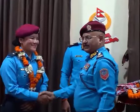 सगरमाथा आरोहण गरेका नेपाल प्रहरी र सशस्त्र प्रहरीका सहायक निरीक्षकलाई पदोन्नति