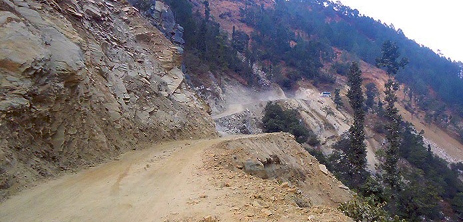 अझै पूरा भएन मध्यपहाडी लोकमार्गको जाजरकोट सडकखण्ड, थपिँदै समस्या