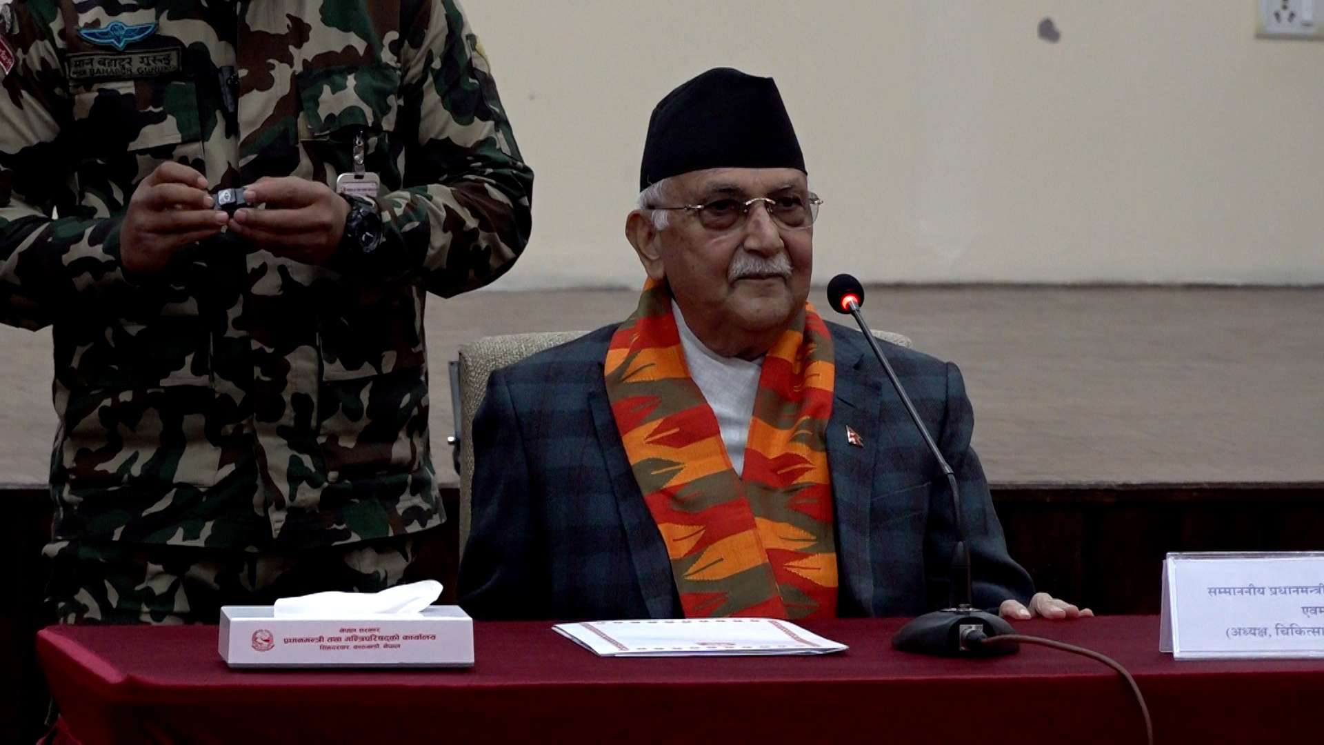 आज एनपिएलको ट्रफी सार्वजनिक गर्दै प्रधानमन्त्री ओली