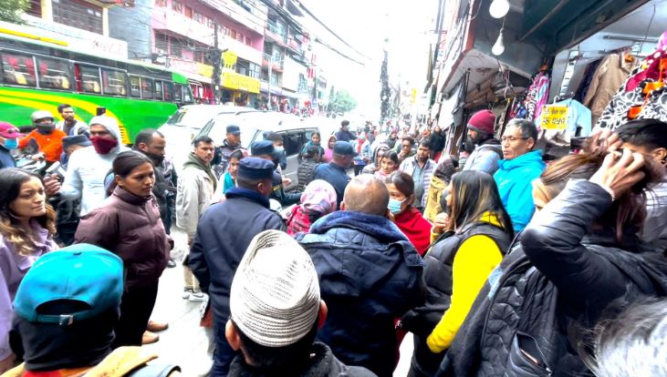 पोखरामा गगन थापाले गरे सहकारी पीडितलाई भेट्न इन्कार, पार्टी कार्यालय अगाडी झडप