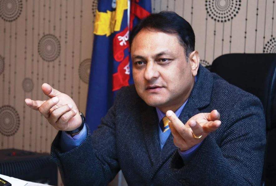 पूर्व आइजीपी सर्बेन्द्र खनालले गरे  ‘एमाले’ छाडेको घोषणा