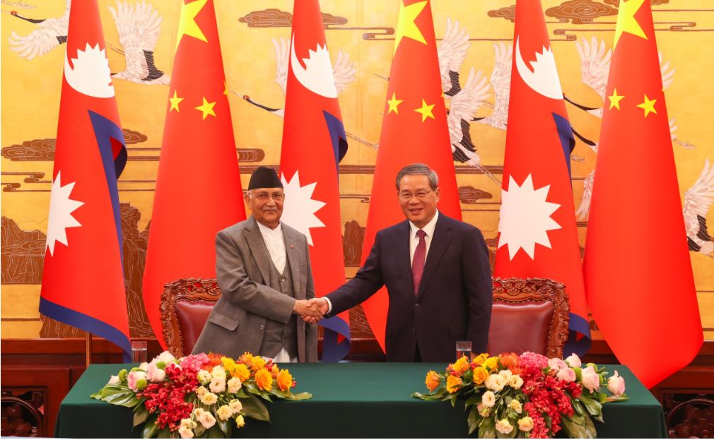 नेपाल र चीनबीच दुई मुलुकका प्रधानमन्त्रीको दुई पक्षीय वार्ताः ८ सहमतिपत्रमा हस्ताक्षर