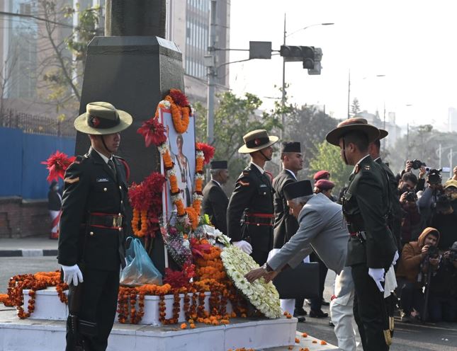 राष्ट्रपति पौडेलले गरे पृथ्वीनारायण शाहको शालीकमा माल्यार्पण