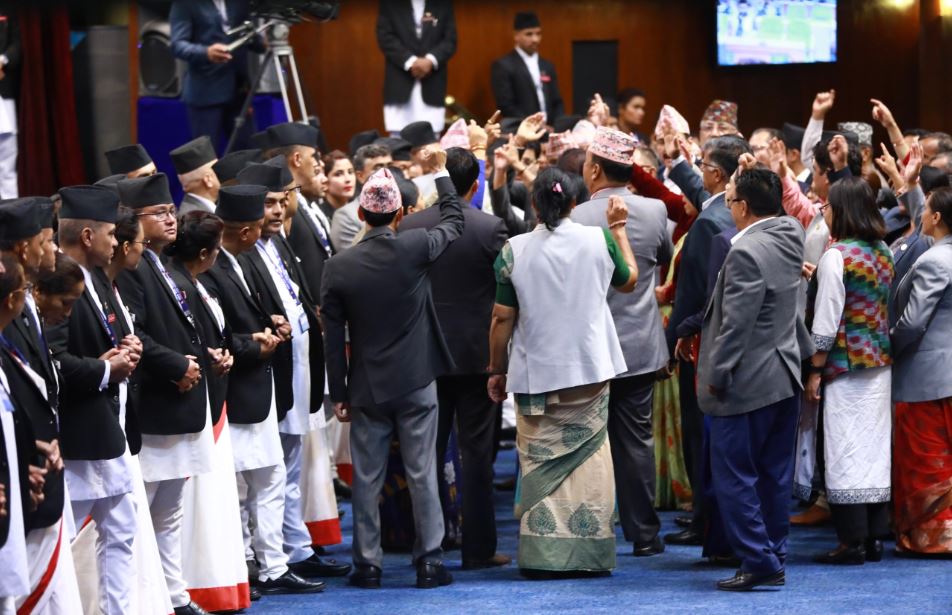एमालेको नाराबाजीपछि संसद बैठक स्थगित