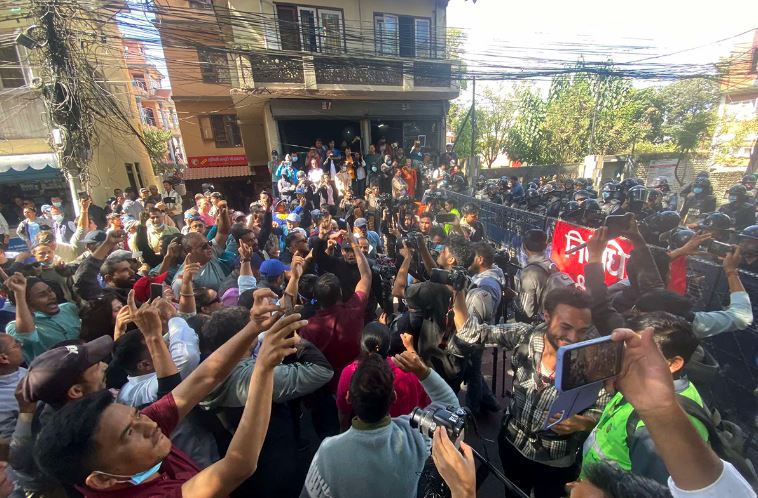 आन्दोलनमा उत्रिएका रास्वपाका १७ कार्यकर्ता पक्राउ